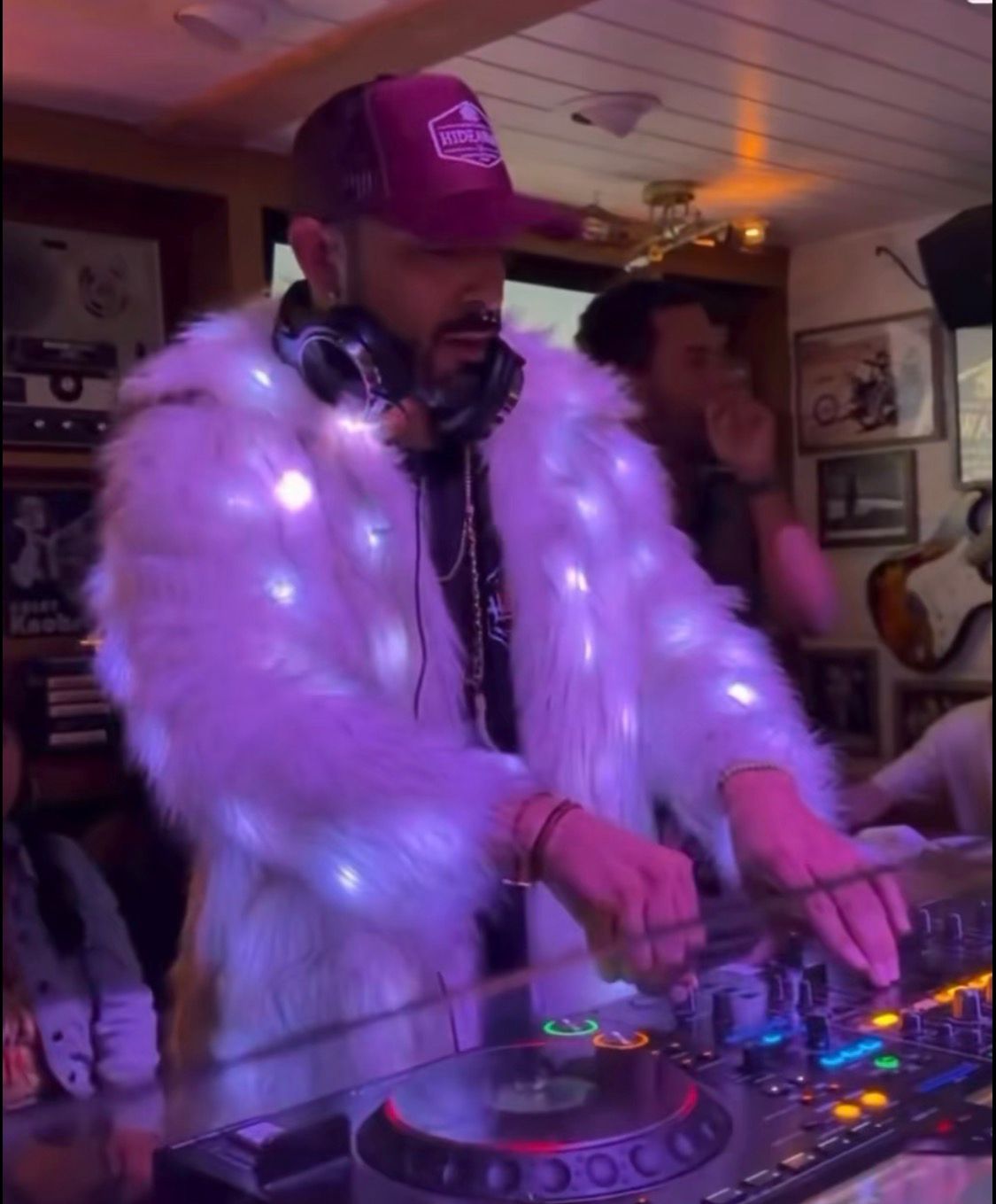 Long Faux Fur LED Jacket – Premium & Exclusive ⚡🕺 - Glo Getterz - glowing_jackey - faux_fur_coat